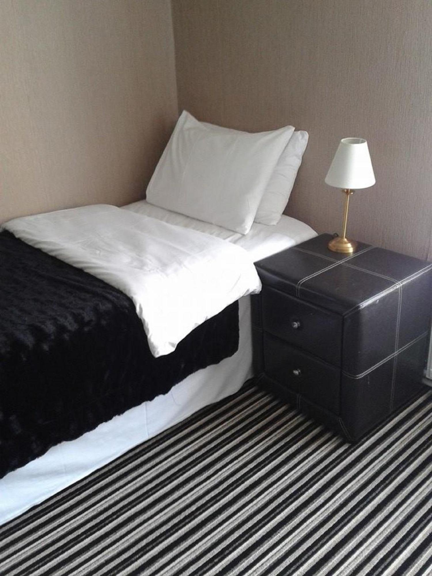 Amber Guesthouse Дарби Стая снимка