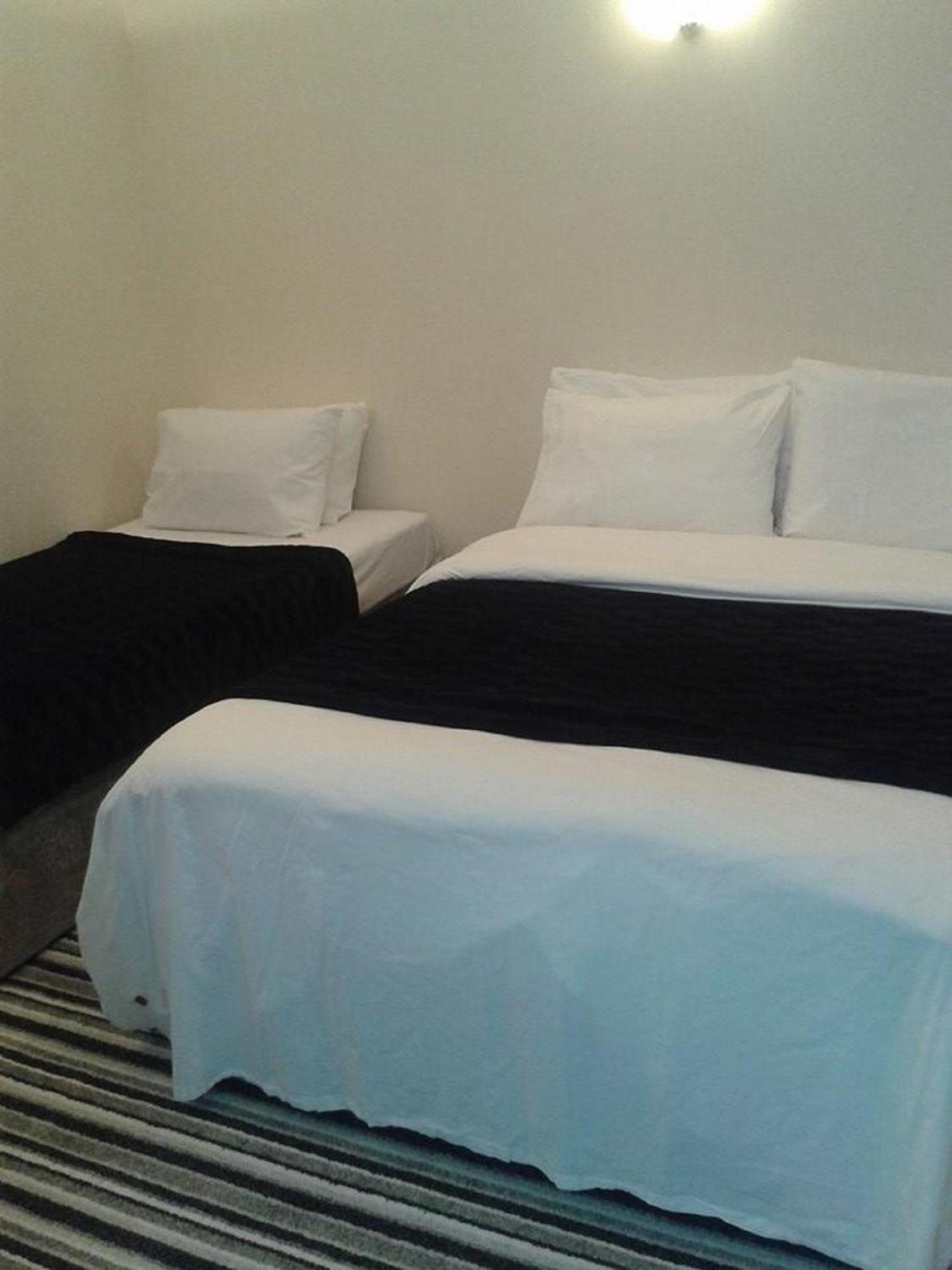 Amber Guesthouse Дарби Стая снимка
