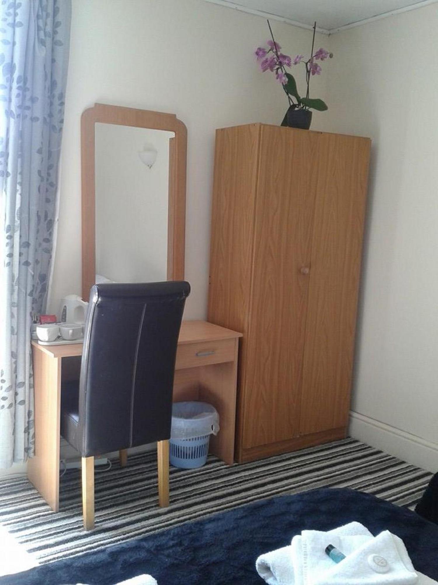 Amber Guesthouse Дарби Стая снимка