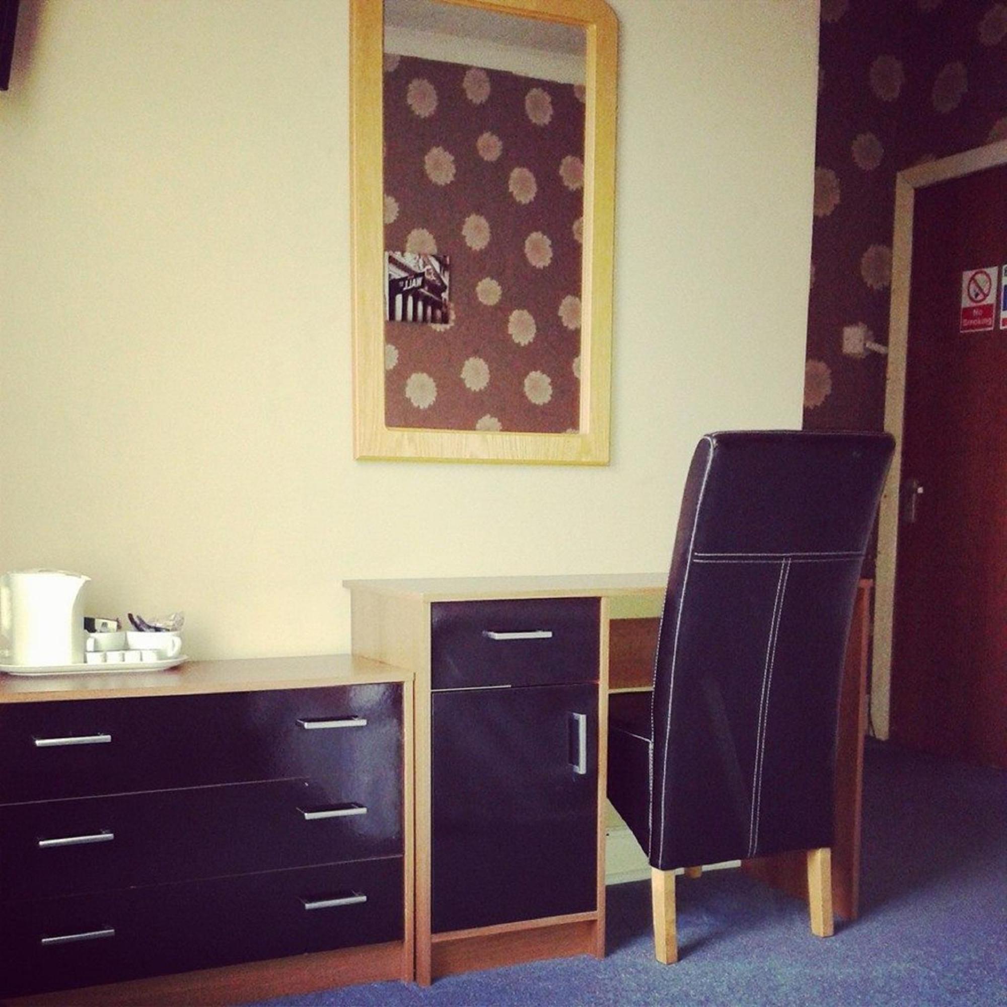 Amber Guesthouse Дарби Стая снимка