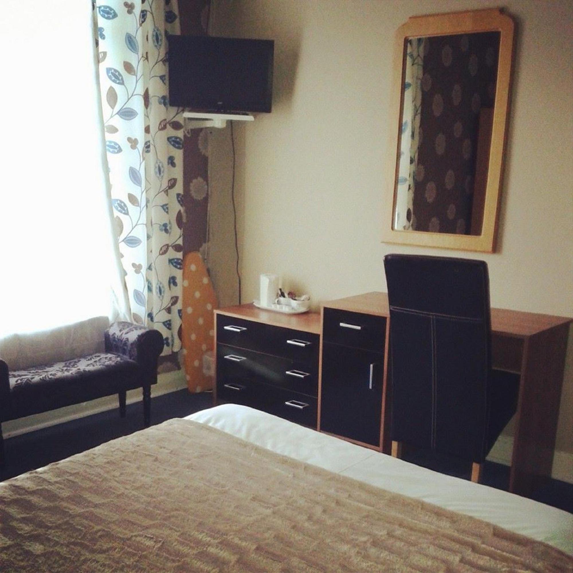 Amber Guesthouse Дарби Стая снимка